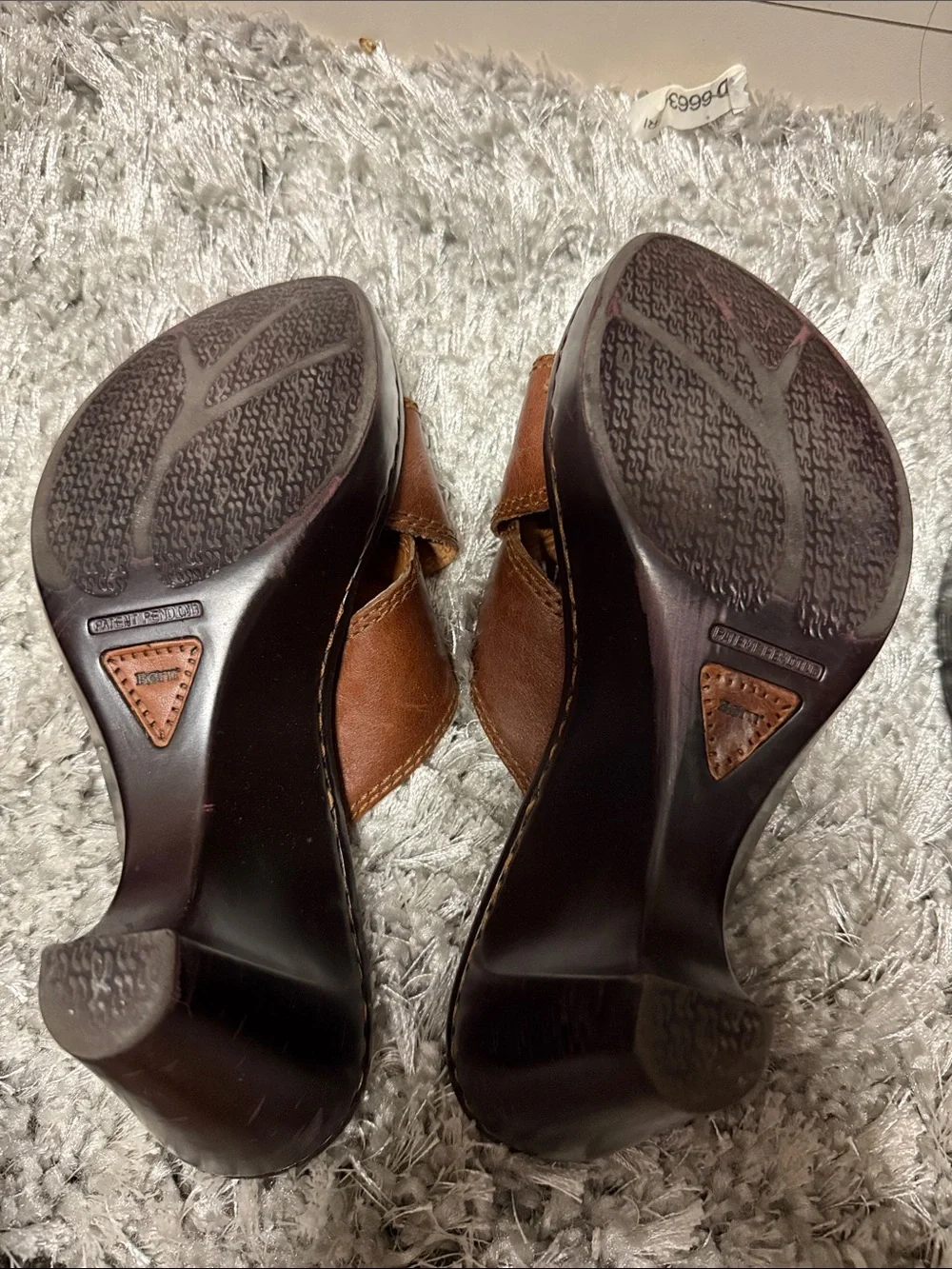 2 Pair Born Women’s Slip-On Clogs/Sandals in Brown and Black - Picture 3 of 5